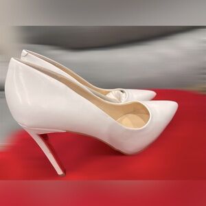 New white heels only tried on